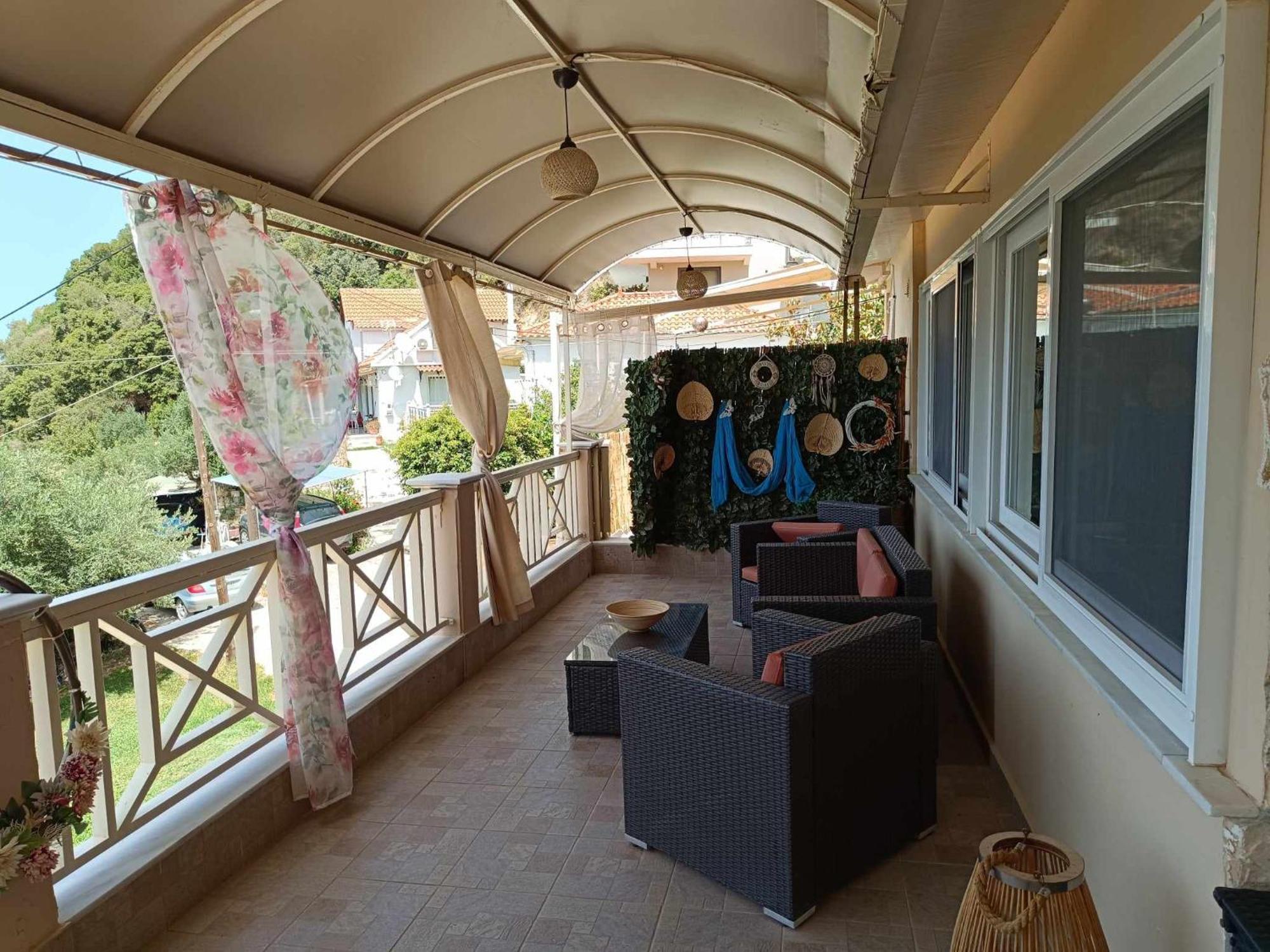 Angela Hilltop Apt 1 アルガッシ エクステリア 写真